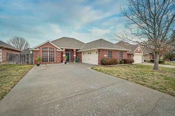 1008 Rolling Meadows Drive, Burleson, TX 76028