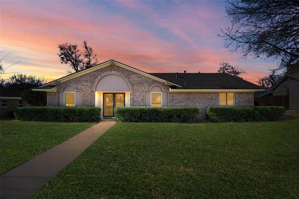 345 Merribrook Trail, Duncanville, TX 75116