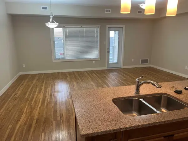 Lethbridge, AB T1K 7G4,173 Fairmont BLVD S #302