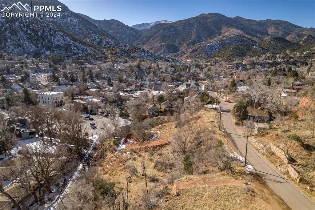 Manitou Springs, CO 80829,121 Lovers LN