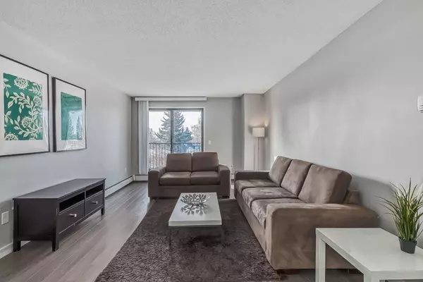 Calgary, AB T2W 5H1,13045 6 ST SW #2207