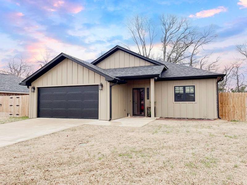 17110 Crossing Circle, Lindale, TX 75771