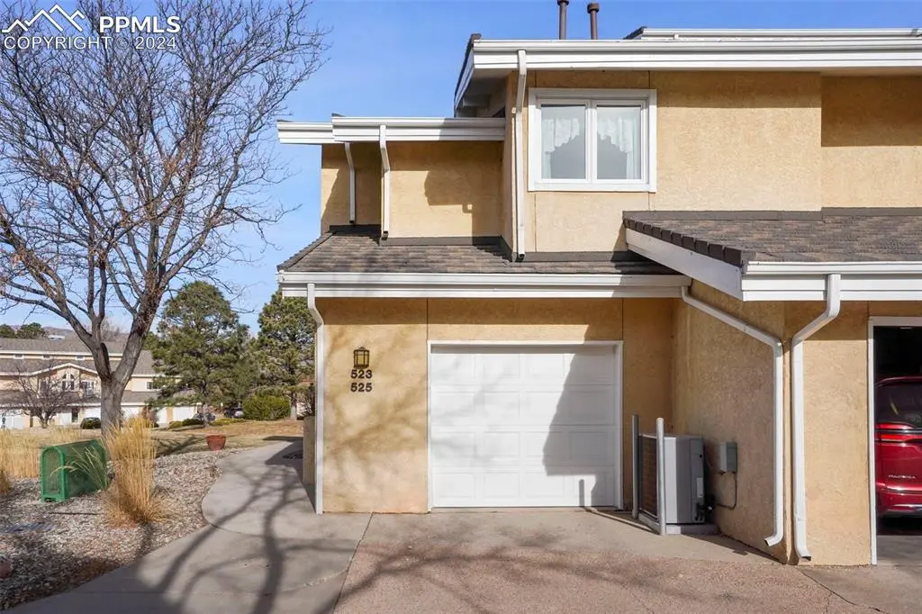 523 Observatory DR, Colorado Springs, CO 80904