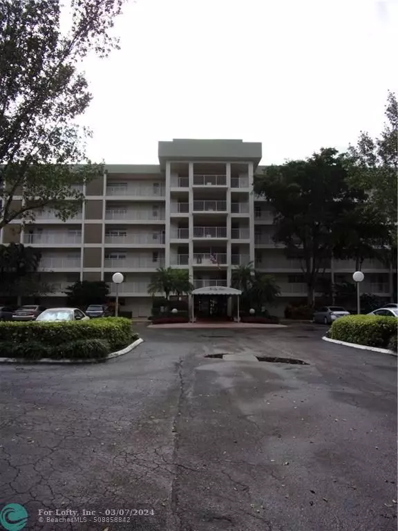 Pompano Beach, FL 33069,3150 N Course Ln #106