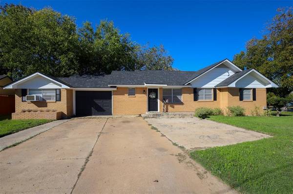 2621 Vine Street, Brownwood, TX 76801