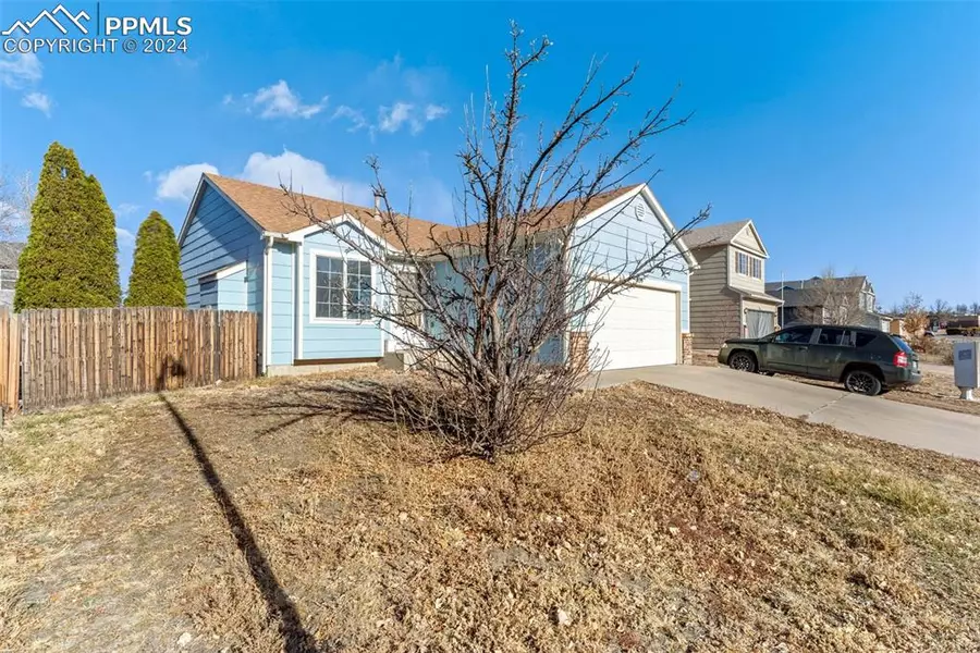 839 Hayloft LN, Fountain, CO 80817