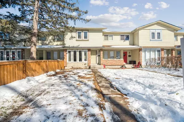 Calgary, AB T2X 2J7,113 Midbend PL SE