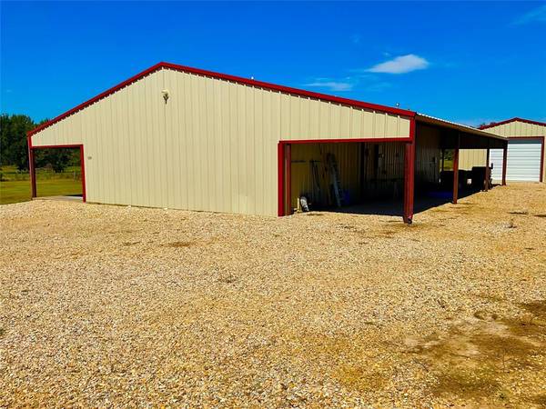 Bogata, TX 75417,639 SE 4TH