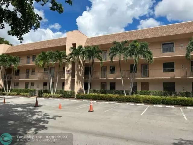 Sunrise, FL 33322,10405 Sunrise Lakes Blvd  #101