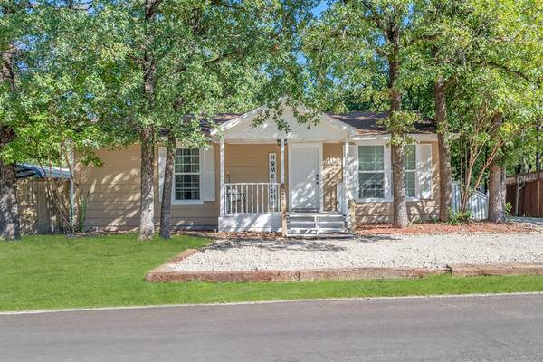 404 Indian Oaks Trail, West Tawakoni, TX 75474