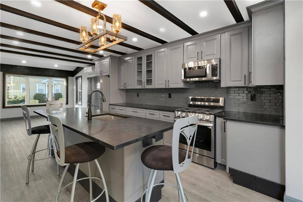 Staten  Island, NY 10303,15 Eunice PL