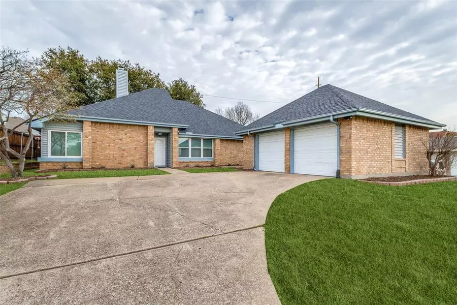 2033 Sancerre Lane, Carrollton, TX 75007