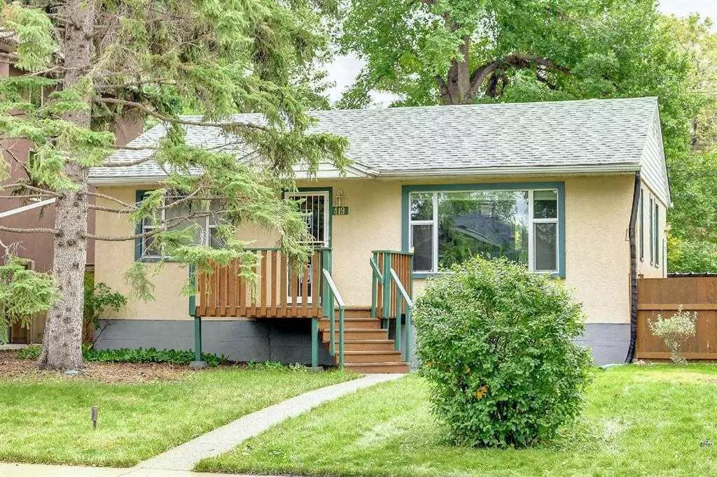 Calgary, AB T2K 0B5,419 33 AVE NW