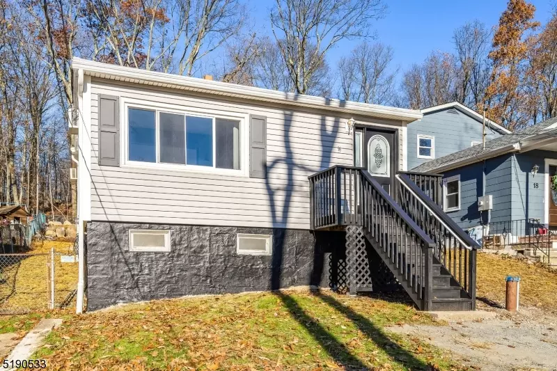 Hopatcong Boro, NJ 07843,16 Coolidge Trl