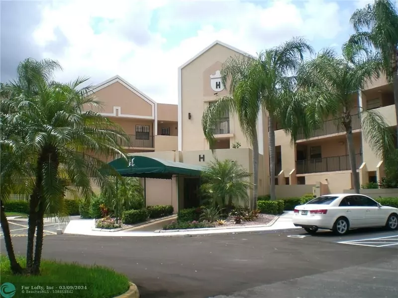 7525 Fairfax Dr  #113, Tamarac, FL 33321