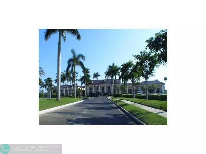 7535 Fairfax Dr  #204, Tamarac, FL 33321