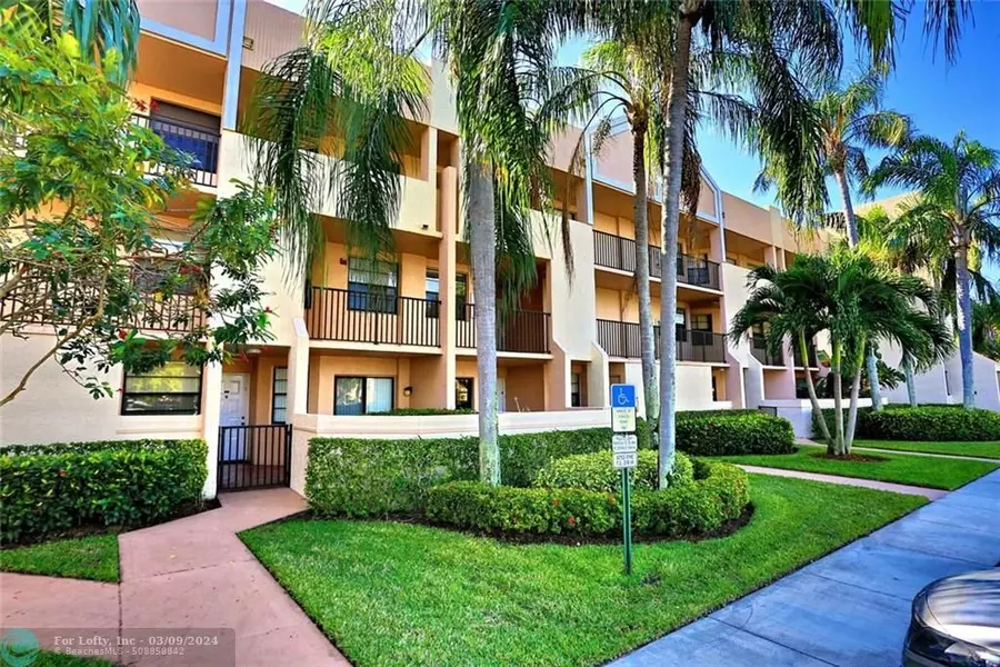 7202 Fairfax Dr  #102, Tamarac, FL 33321