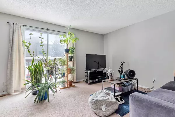 Calgary, AB T2A 0M2,2642 16 AVE SE