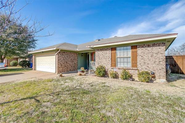 937 Springhill Drive, Burleson, TX 76028