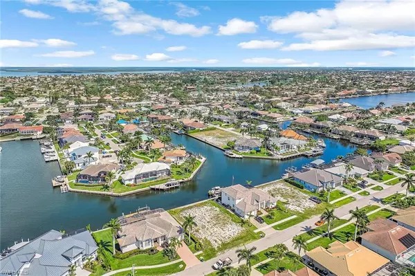 Marco Island, FL 34145,459 Waterleaf CT