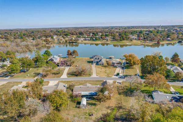 1234 Kiowa Drive W, Lake Kiowa, TX 76240