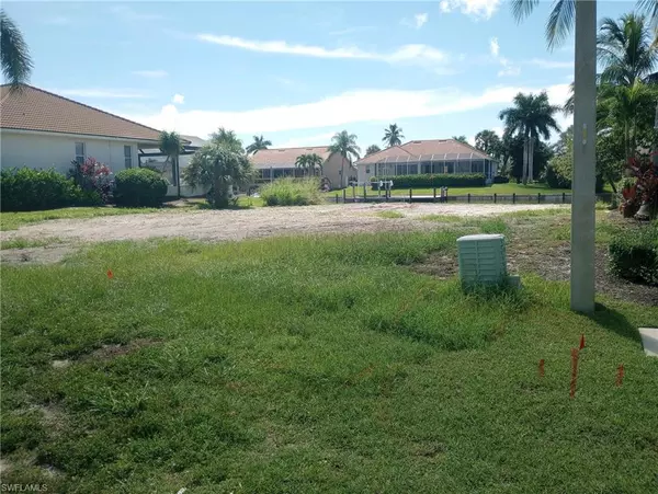 Marco Island, FL 34145,837 Wintergreen CT