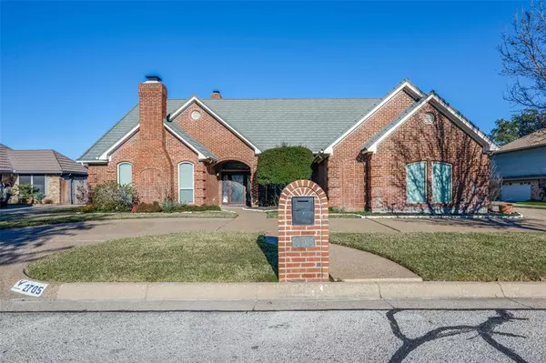 2705 Ridge Top Lane, Arlington, TX 76006