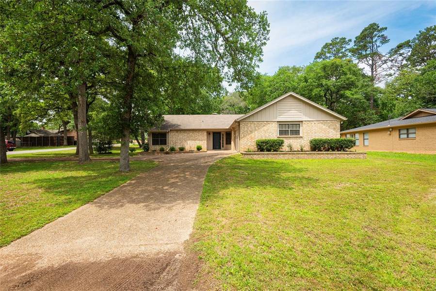 402 Hideaway Lane E, Hideaway, TX 75771