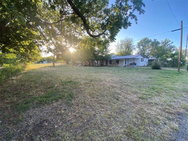 607 N Magnolia Street,  Winters,  TX 79567