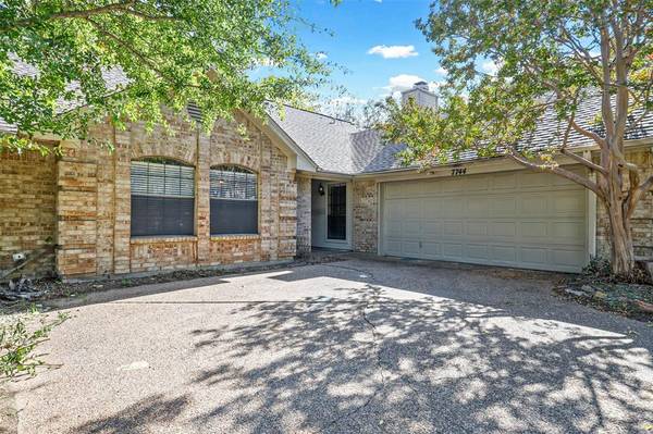 7744 Red Oak Street, North Richland Hills, TX 76182