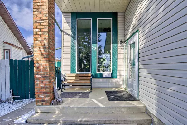 Calgary, AB T2W3Y5,32 Cedardale Rise SW