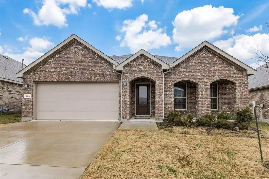 689 Farmstead Drive, Arlington, TX 76002