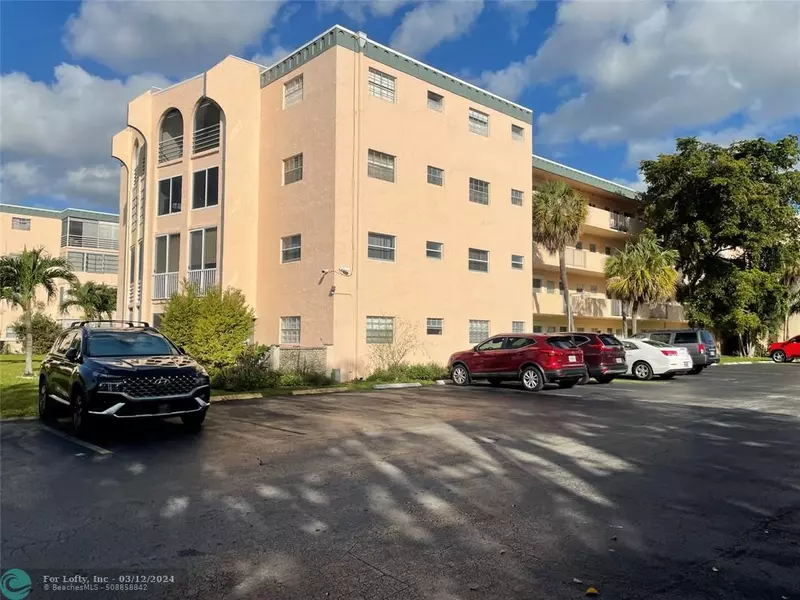 4211 NW 41st St  #402, Lauderdale Lakes, FL 33319