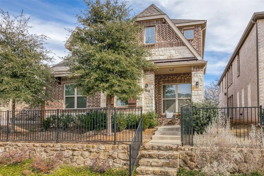 304 Julia Lane, Euless, TX 76040