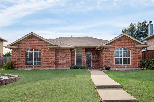 9402 Chimneywood Drive, Rowlett, TX 75089