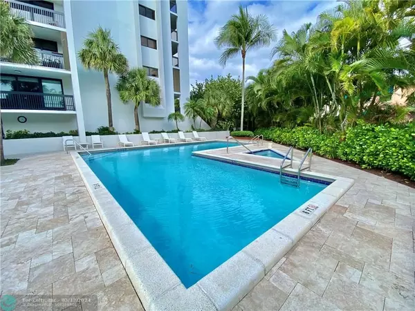 Hollywood, FL 33019,4201 N Ocean Dr  #303