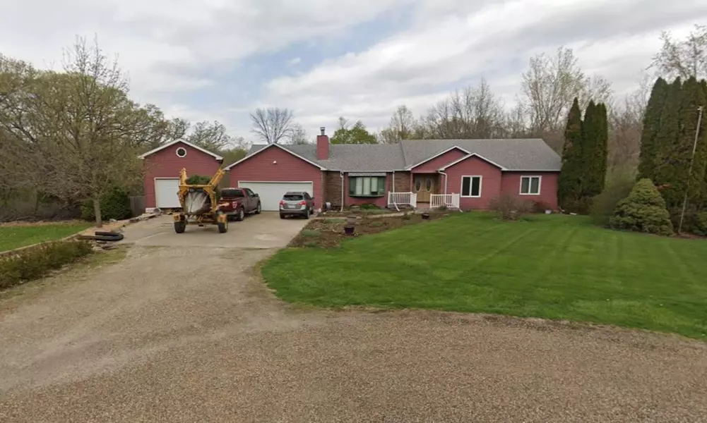 111 Fulton Dr, Columbus Junction, IA 52738