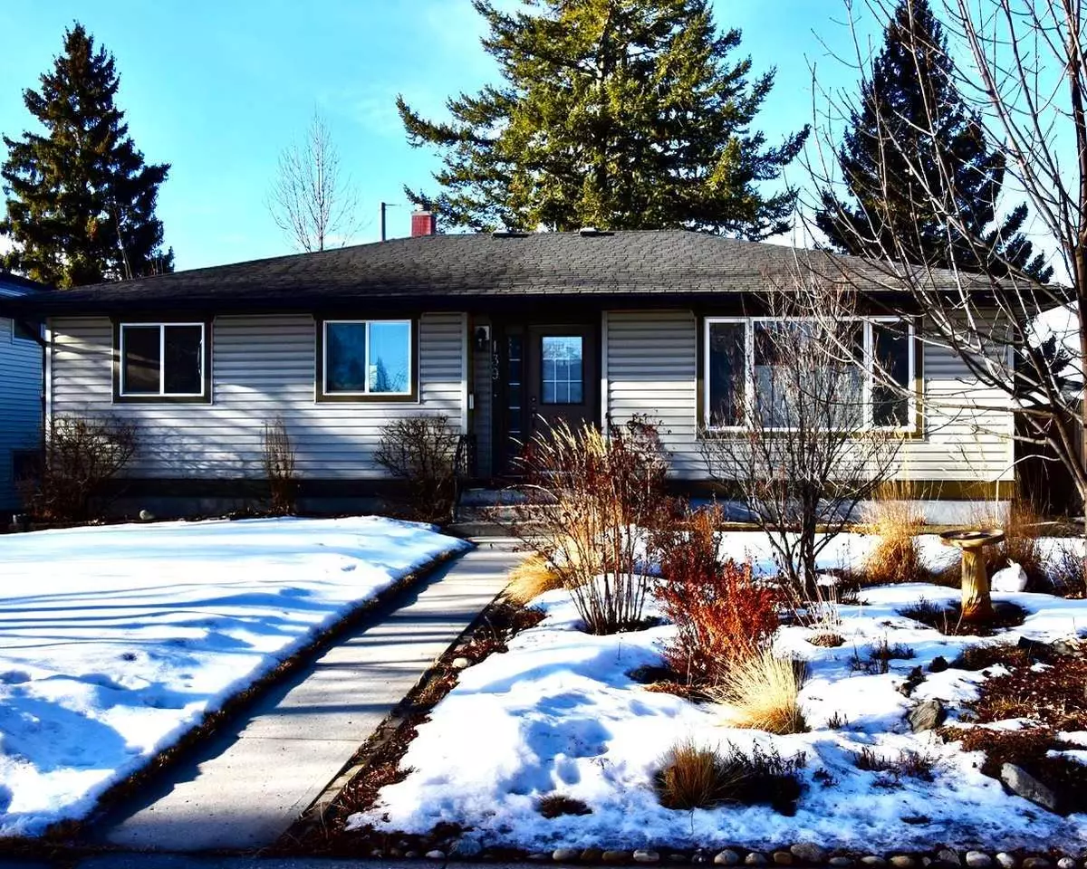 Calgary, AB T3E 4V4,139 Gloucester CRES SW