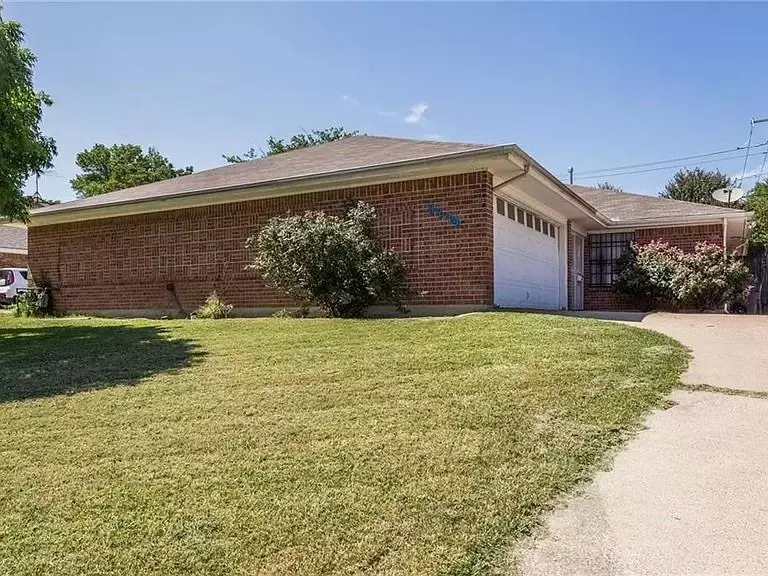 8224 & 8226 El Retiro, Fort Worth, TX 76116