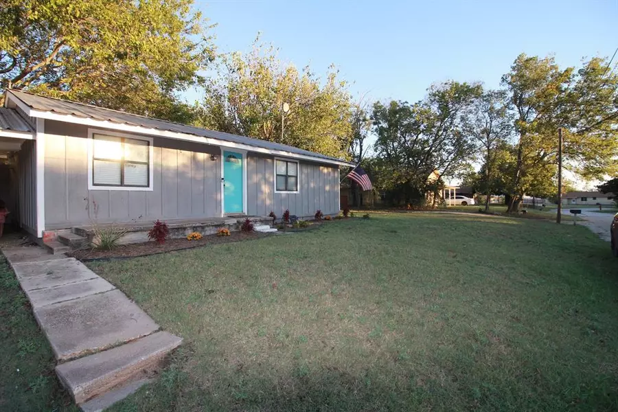 410 N Proctor, Alvord, TX 76225