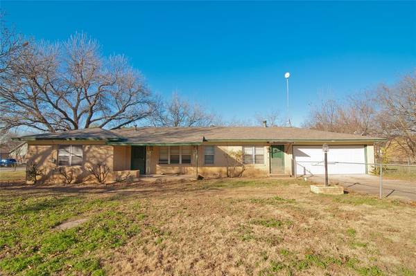 603 N Proctor Street, Alvord, TX 76225