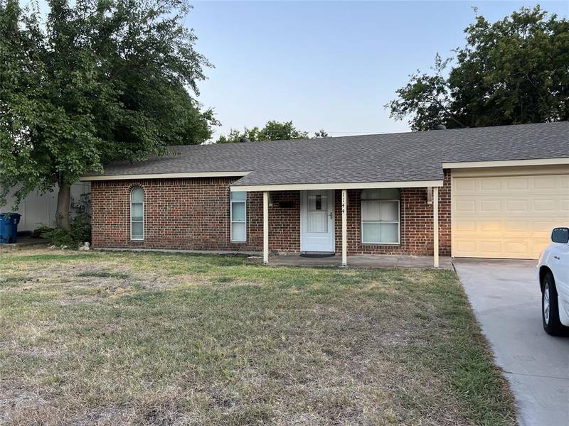 1144 Briarwood Drive, Lewisville, TX 75067