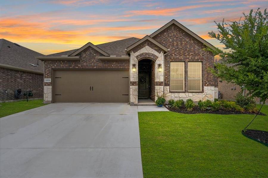 11004 Ranchera Drive, Aubrey, TX 76227