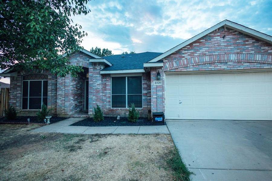 8520 Clearbrook Drive, Fort Worth, TX 76123