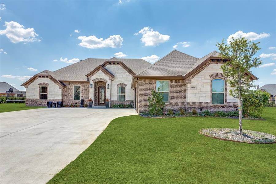 1001 Mickelson Drive, Granbury, TX 76048