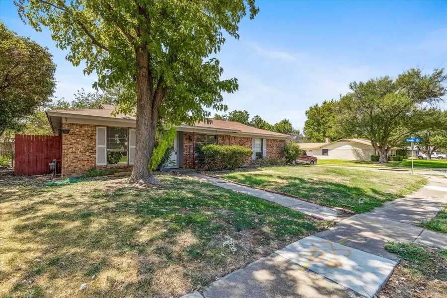 1800 Galahad Lane, Arlington, TX 76014