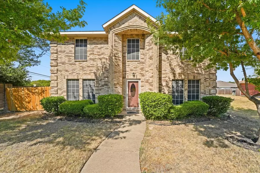 1305 Sunshine Court, Lancaster, TX 75134