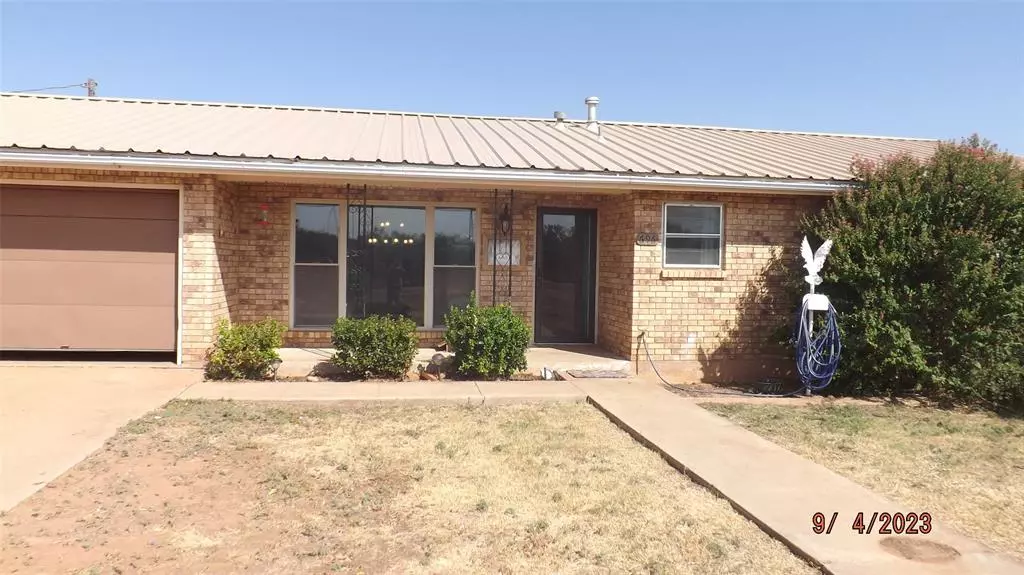 696 County Road 821, Sylvester, TX 79560