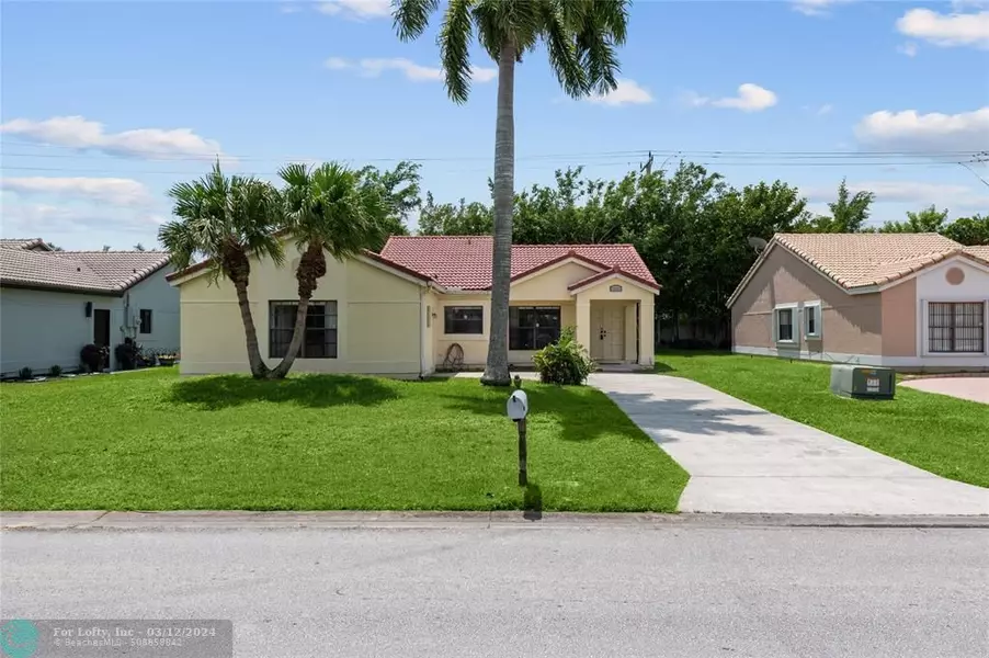 10526 NW 70th St, Tamarac, FL 33321