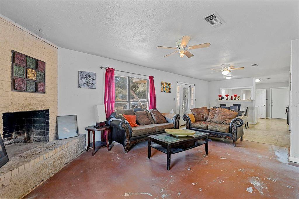 Blum, TX 76627,115 Thompson Lane